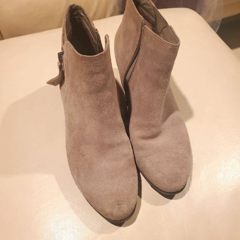 Mushroom Taupe Suede Blondo Waterproof Boots 8M